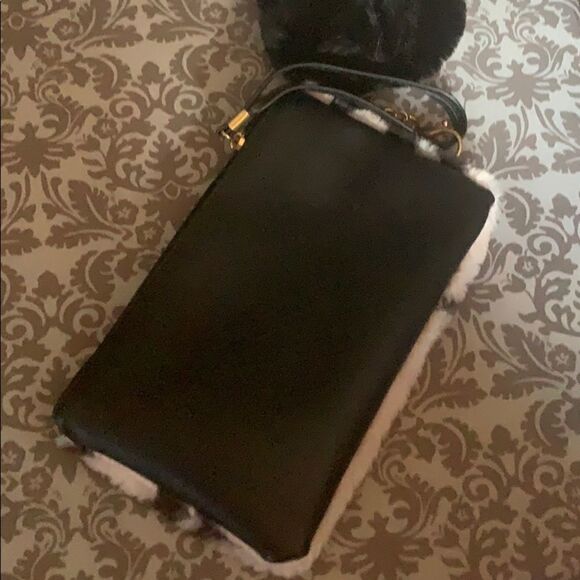 Fur wristlet  - Picture 4 of 6